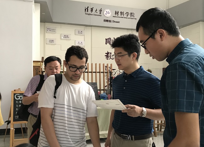 1535942778293046629.jpg 国际学生报到 武佳露摄 - 副本.jpg